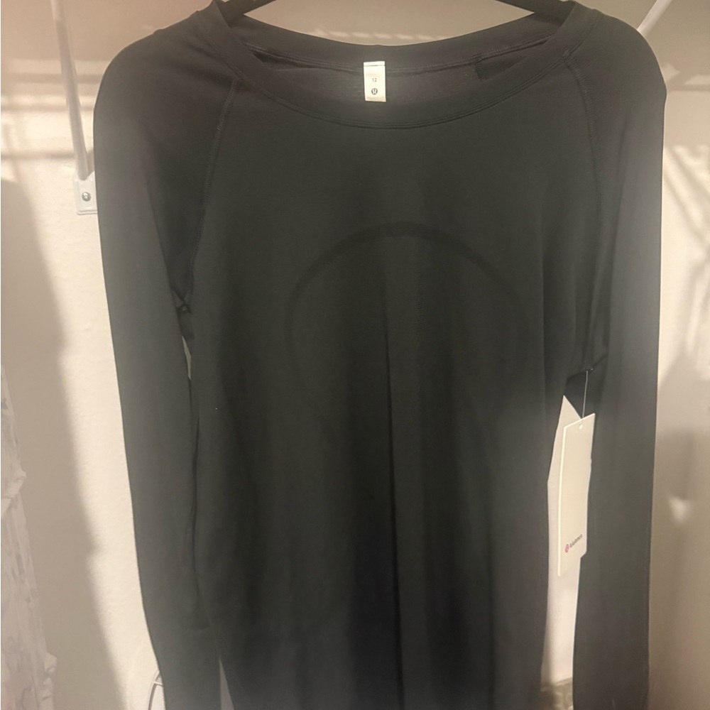 Lululemon women’s swiftly tech long sleeve 2.0 hip length black NWT SIZE 12!!